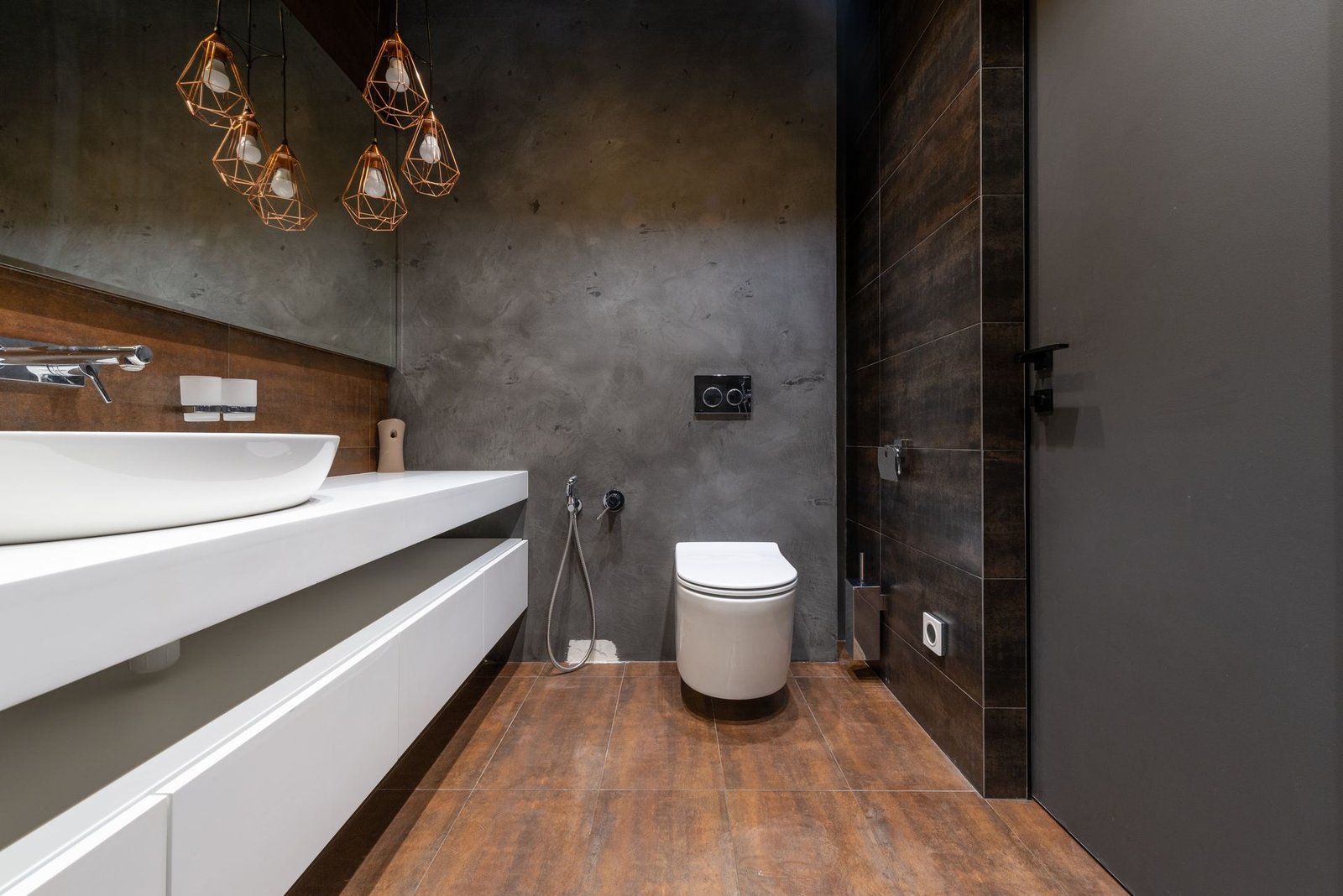 Modern banyo ic mekani ve tezgah
